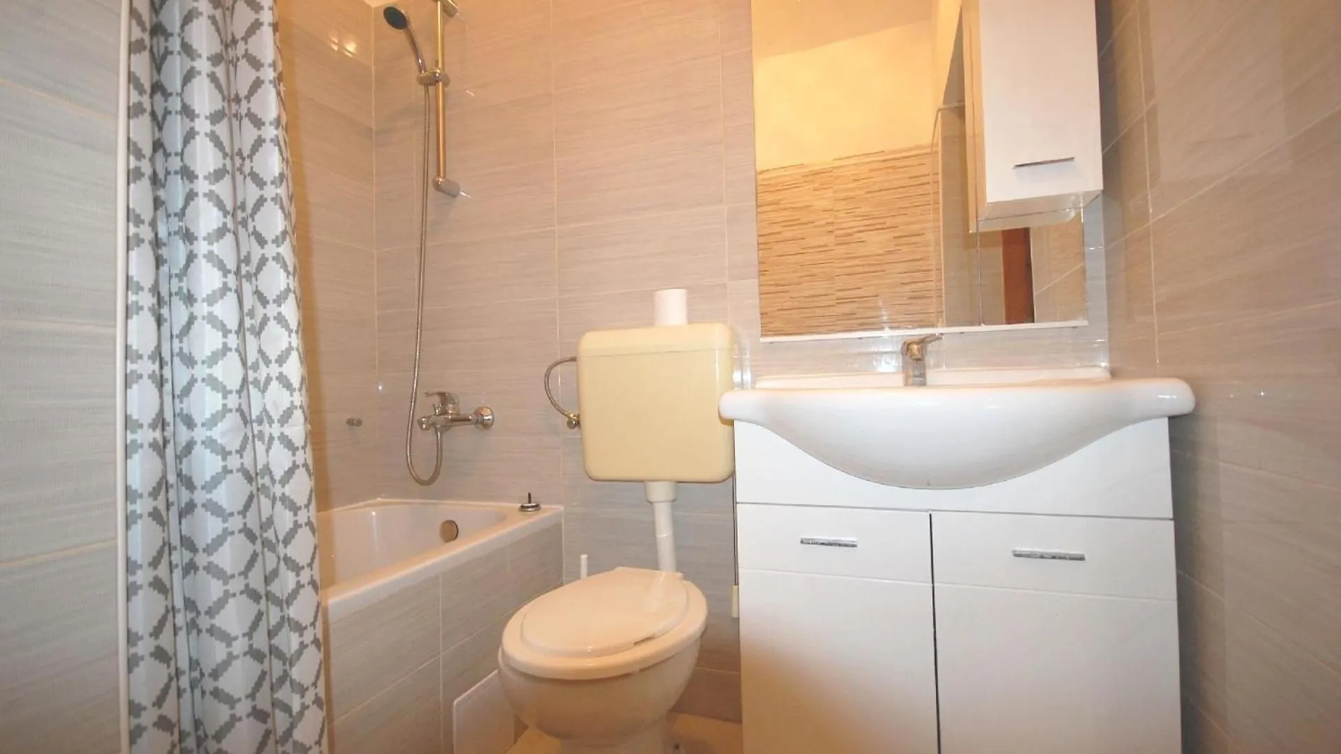 Apartment Studio Fuer 2 Personen Ca 30 Qm In Njivice, Kvarner Bucht Krk