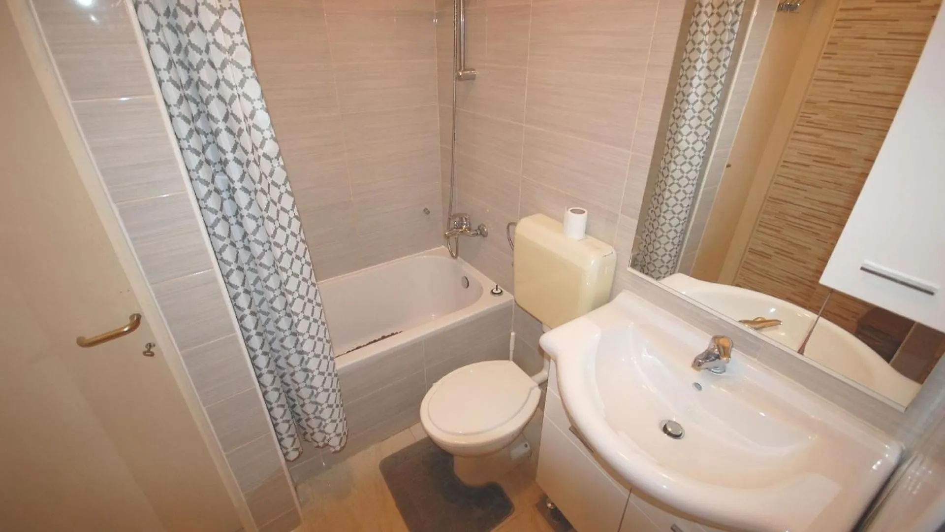 Studio Fuer 2 Personen Ca 30 Qm In Njivice, Kvarner Bucht Krk Croatia