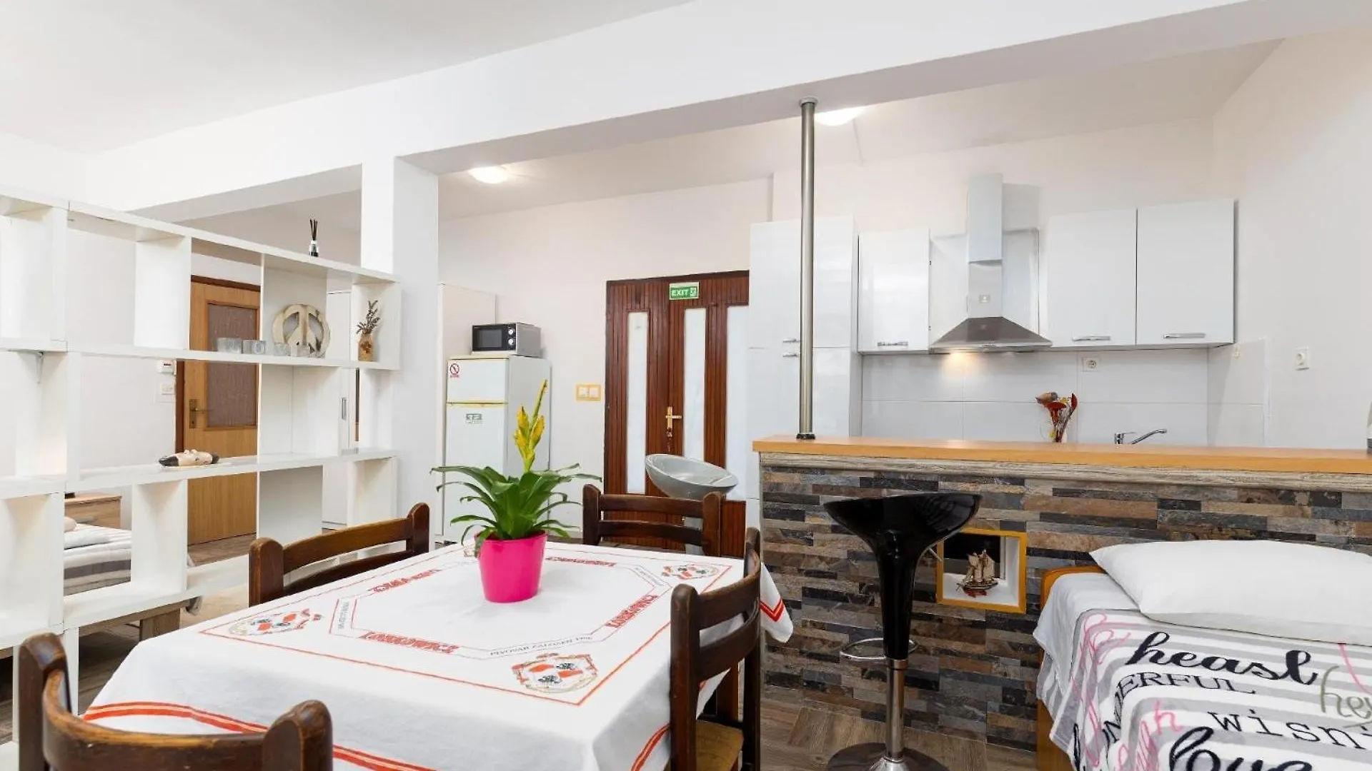 Studio Fuer 2 Personen Ca 30 Qm In Njivice, Kvarner Bucht Krk Croatia