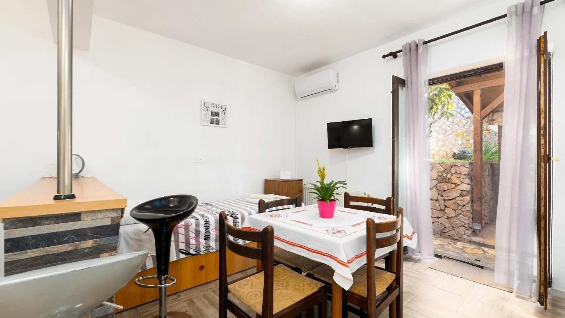 Studio Fuer 2 Personen Ca 30 Qm In Njivice, Kvarner Bucht Krk 0*, Njivice